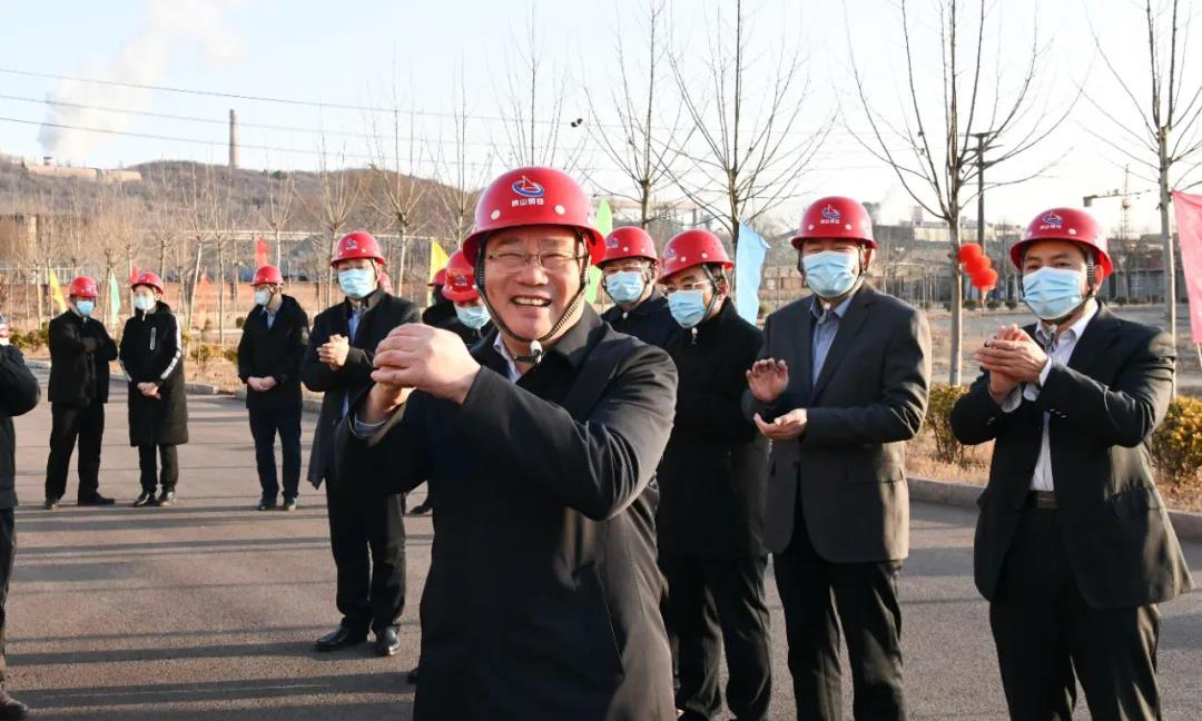 泰山钢铁集团党委书记、董事长、总裁王永胜大年初一看望慰问一线职工 给大家拜年了！